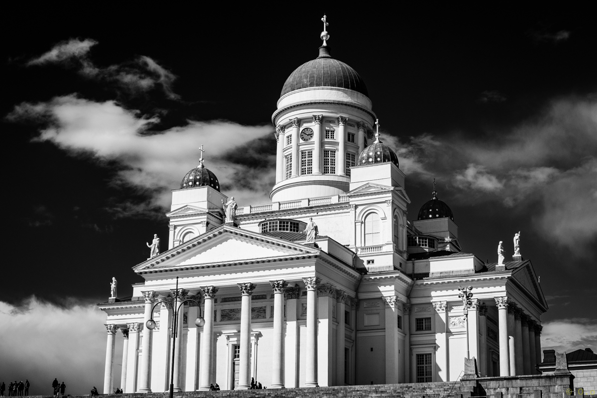 Black-and-white image of the Helsinki Cathedral.